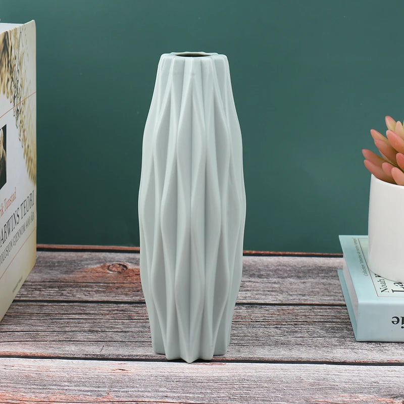 Diamond Pattern Plastic Smooth Vase