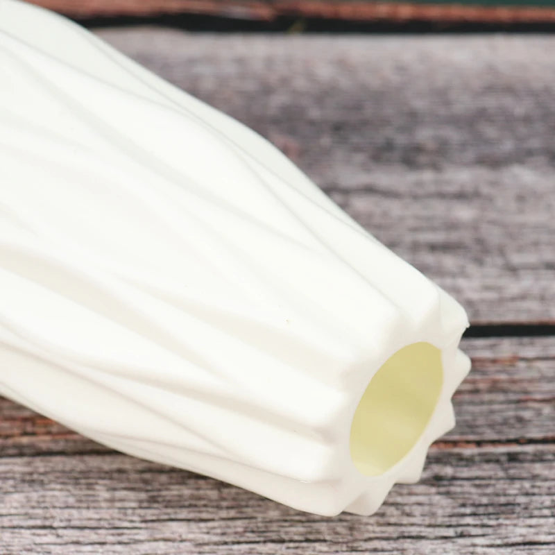 Diamond Pattern Plastic Smooth Vase